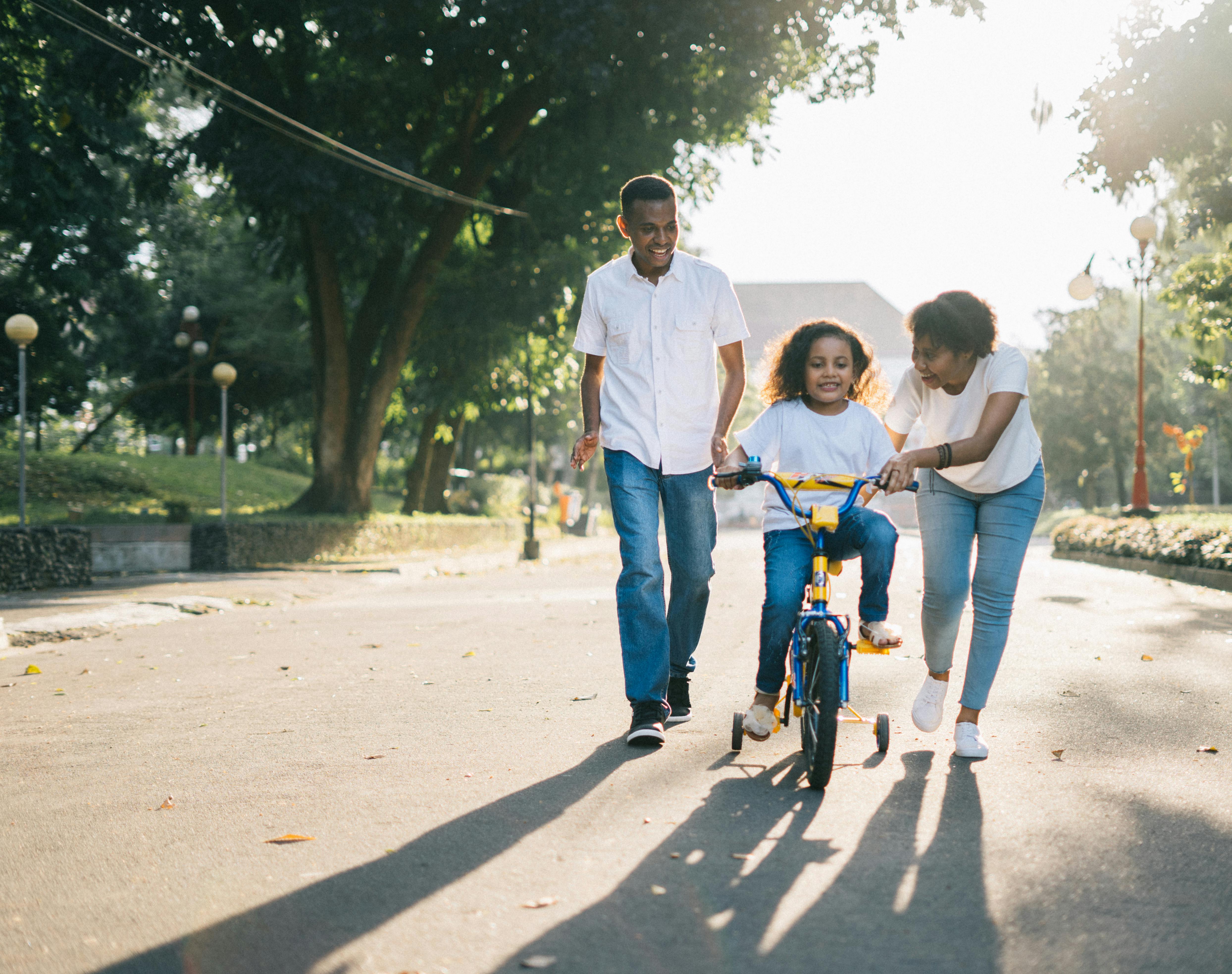 momdadwithkidonbike