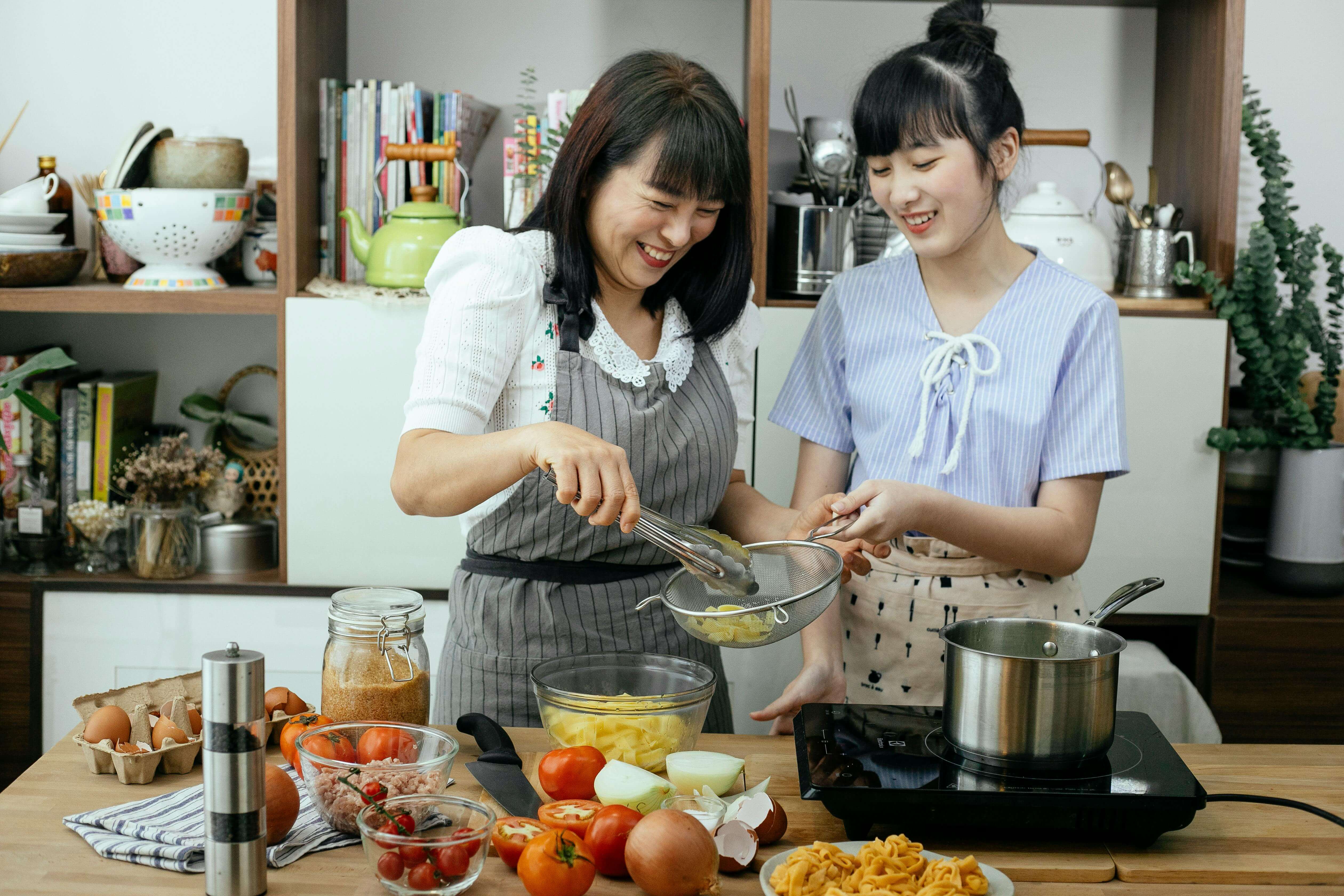 momanddaughtercooking